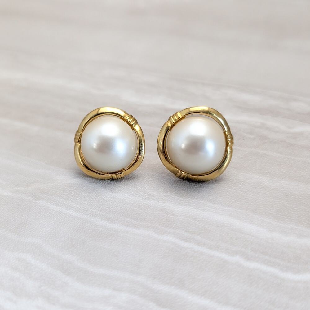Vintage Clip On Earrings 0.75" Ornate Gold Tone Halo Cream Faux Pearl Center
